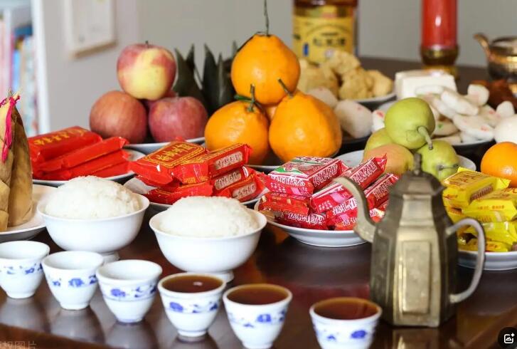 風(fēng)水先生講述財(cái)神貢品的擺放和數(shù)量